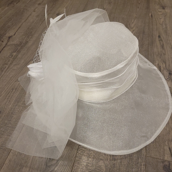 Handmade ,VintageBeautiful Bridal Head Piece, White Mesh Hat, Bride Wedding - Picture 3 of 12